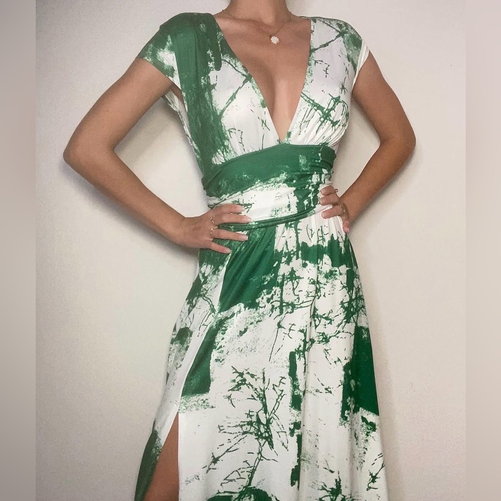Dress Day Green & White V-Neck Maxi Dress